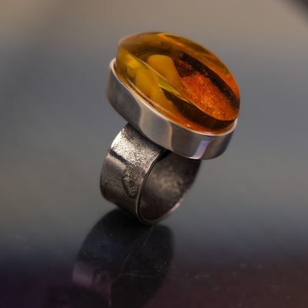 Pierścionek z bursztynem z chmurą