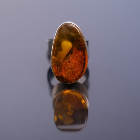 Pierścionek z bursztynem z chmurą