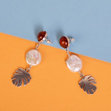 Kolczyki srebrne z perłami i bursztynem koniakowym