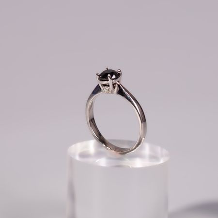 Pierścionek zaręczynowy białe złoto i czarny diament