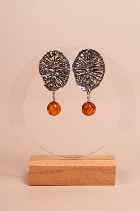 Kolczyki srebrne z bursztynowymi kulkami