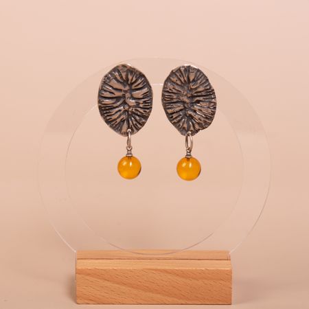 Kolczyki srebrne z bursztynowymi kulkami