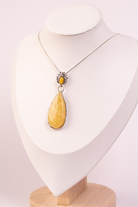 Pendant with milky amber