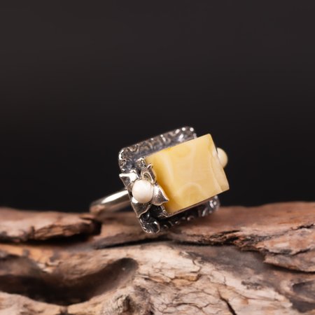 Ring with milky Baltic amber