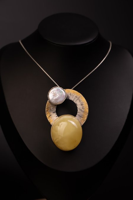Silver pendant with Baltic amber and a pearl