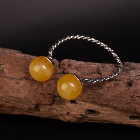 Silver bracelet with honey-colored Baltic amber