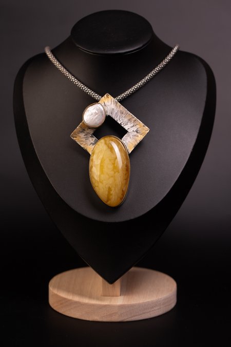 Silver pendant with Baltic amber and a pearl 2