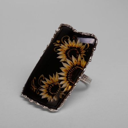 Pierścionek z rzeźbionymi słonecznikami 