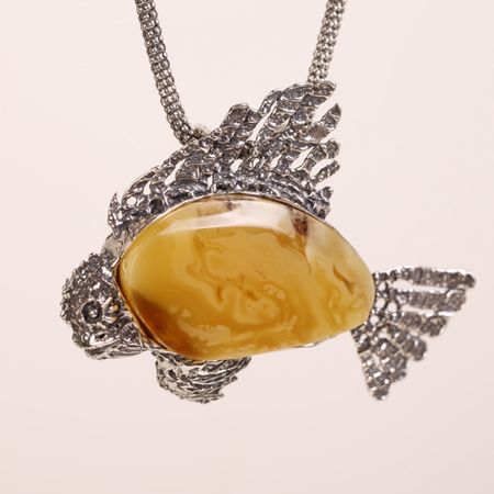  Duży wisior srebrna ryba z bursztynem bałtyckim