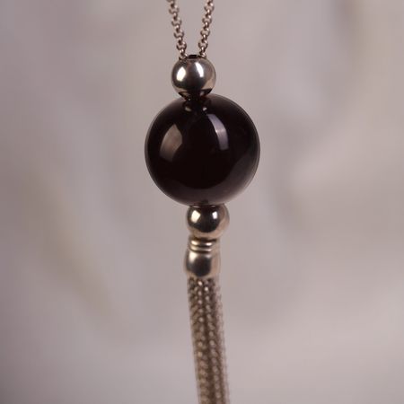 Naszyjnik z wiśniową bursztynową kulką