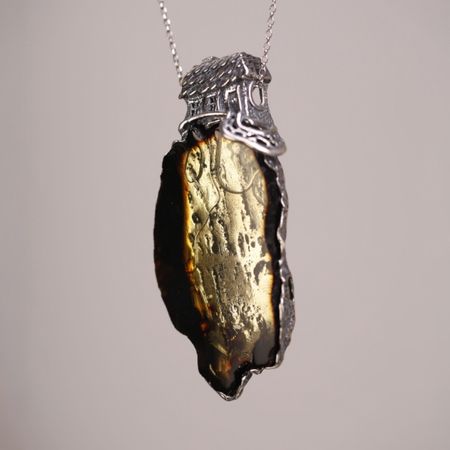 Wisiorek z bursztynem bałtyckim srebrny domek