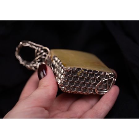 Duży wisior z mlecznym bursztynem