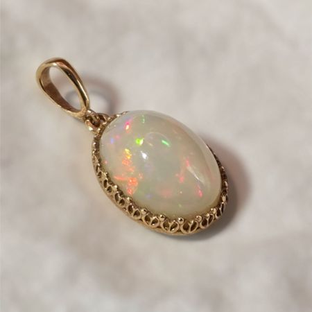 Wisiorek z opalem etiopskim