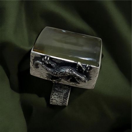 Pierścionek ręcznie wykonany z jaszczurką